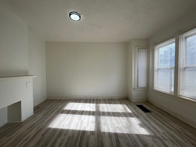 Building Photo - 4 bedroom 1 bath