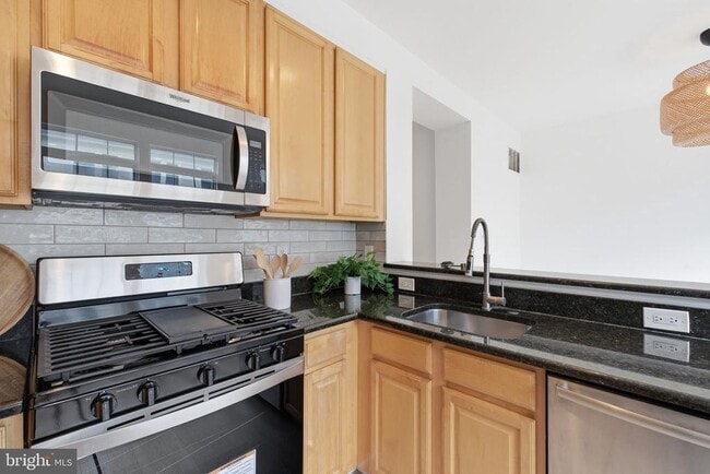 Building Photo - 4067 Fountainside Ln