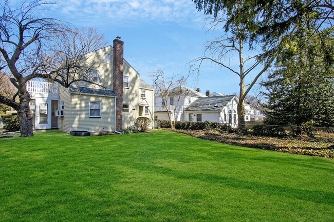 Building Photo - 120 Van Buren Ave