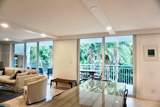 Building Photo - 605 Ocean Dr