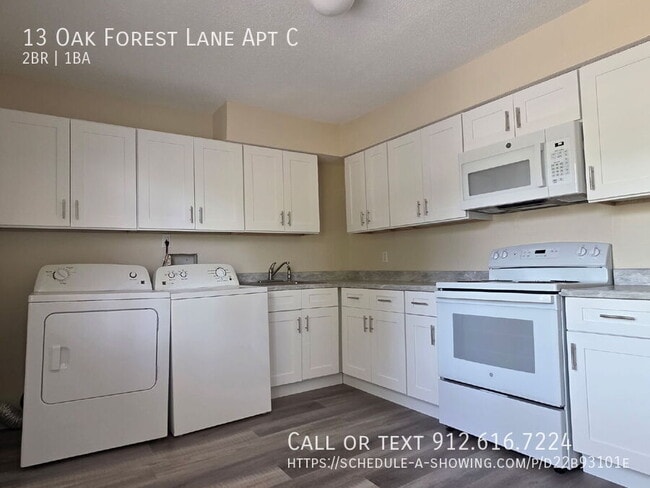 Building Photo - 13 Oak Forest Ln