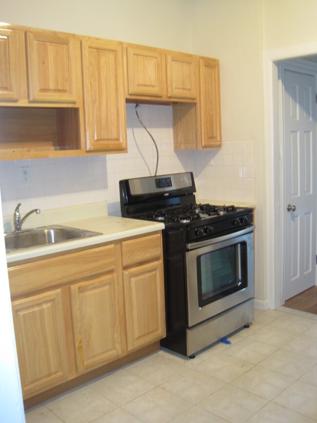 Building Photo - Sunset Park Renovated 3 Bedroom No Fee