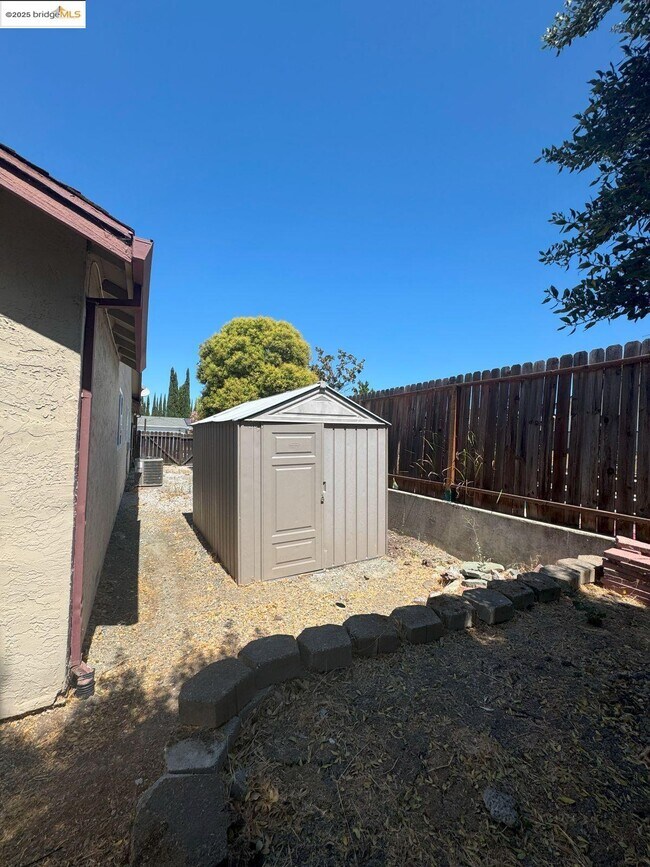 Building Photo - 3323 Blythe Dr
