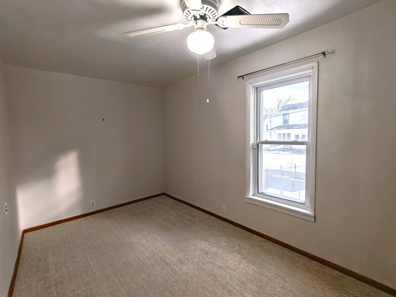 UPSTAIRS BEDROOM3 - 1011 E Grand Ave