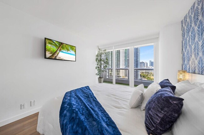 Building Photo - 1717 N Bayshore Dr