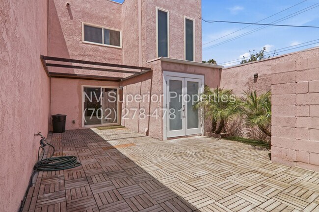 Building Photo - 2274 E Desert Inn Rd