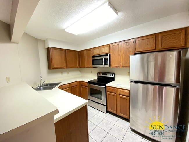 Building Photo - Great 1 Bedroom 1 Bathroom Condo in Bluewa...