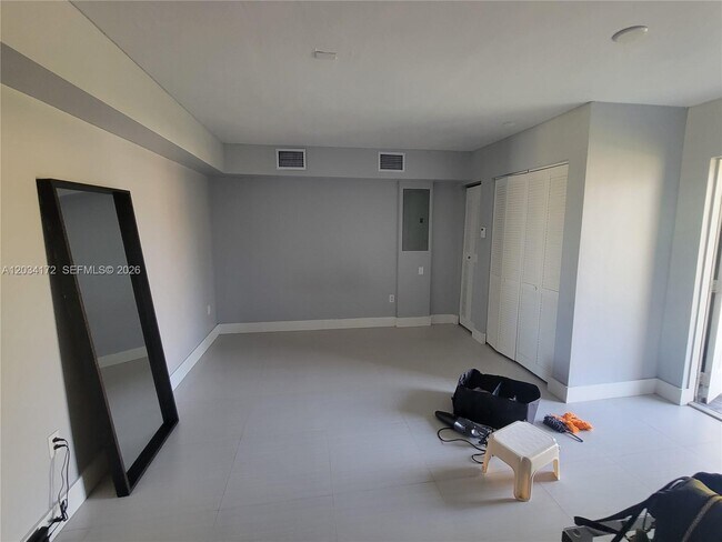 Building Photo - 15250 SW 154th Ave