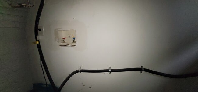 Building Photo - 94 Hinman St