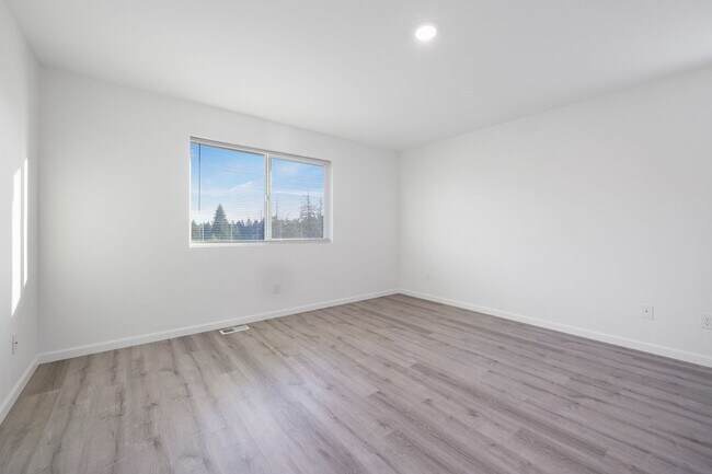 Building Photo - Like-New Tumwater Hill Home with A/C - 3 beds, 2.5 baths