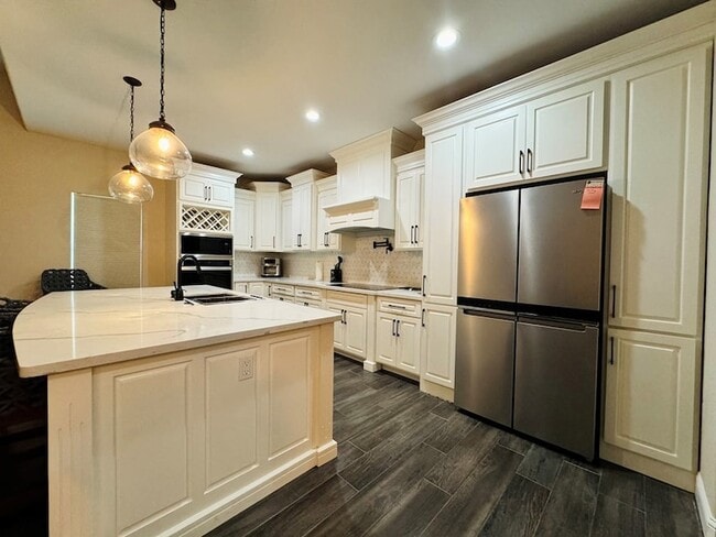 Building Photo - 2301 Lemonwood St