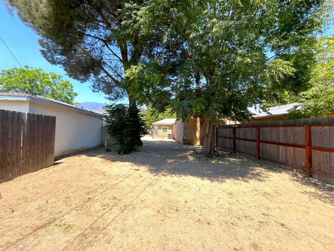 Building Photo - 1629 Kendall Dr