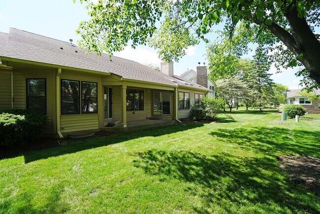 Building Photo - 229 Willow Pkwy