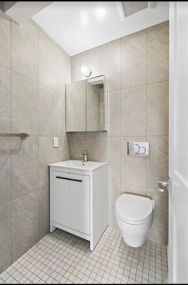 Building Photo - 40-05 Ithaca St