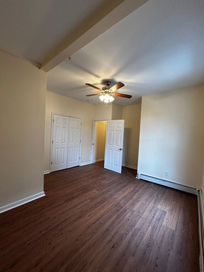 Building Photo - 1326 E Gibson St