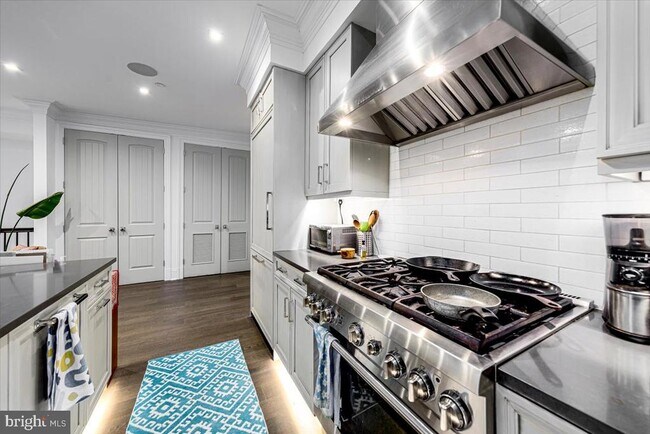 Building Photo - 2341 Ashmead Pl NW