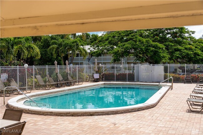 Building Photo - 4627 Bayshore Dr