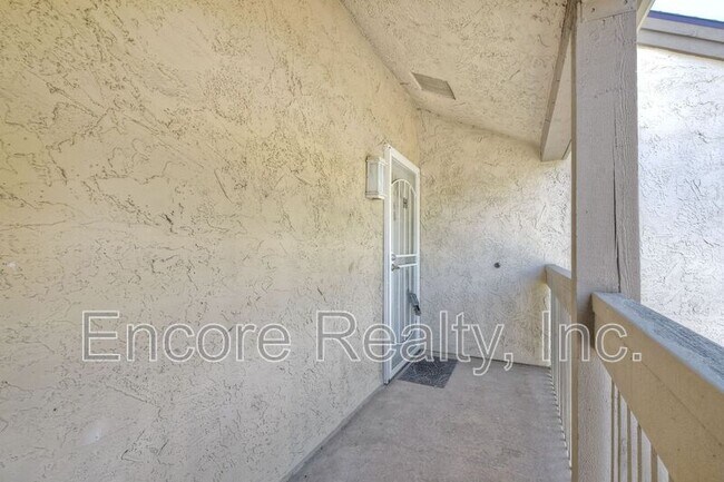 Building Photo - 8545 Villa La Jolla Dr