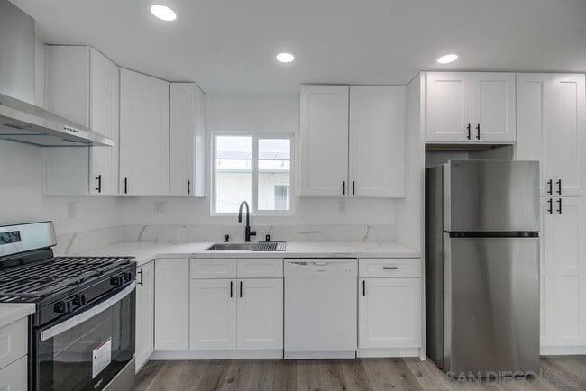 Building Photo - 6325 Newsome Dr