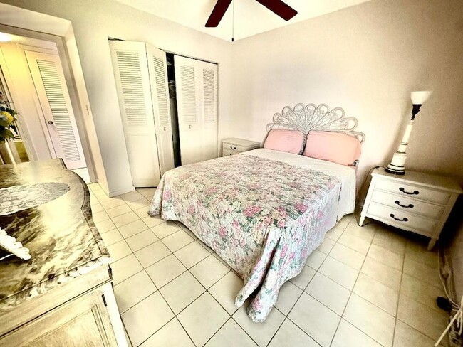 Building Photo - 19 Golfs Edge