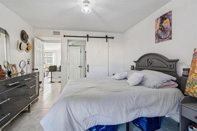 Building Photo - 8742 Mallard Reserve Dr