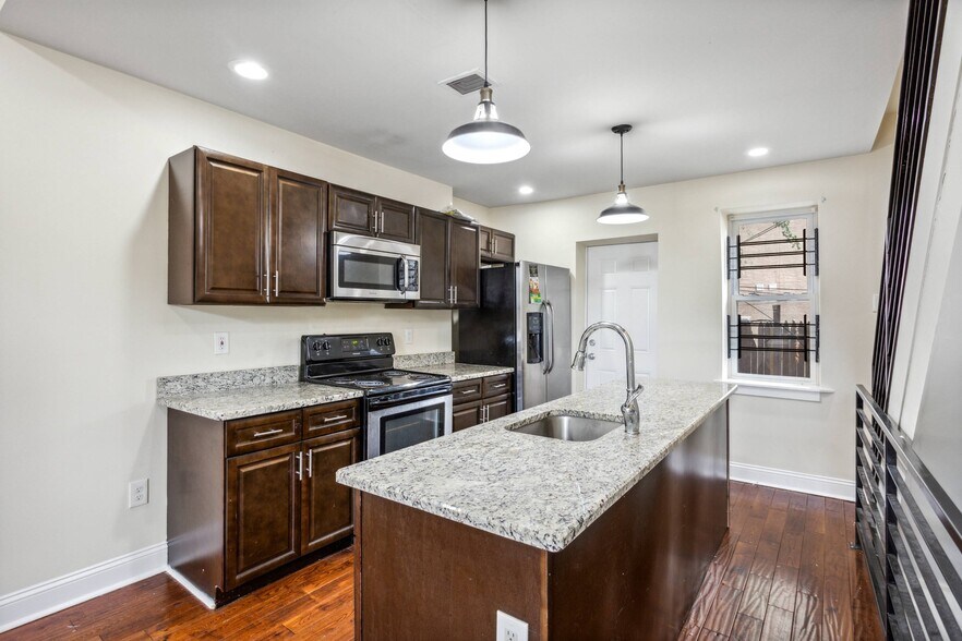 Building Photo - 2003 N Cleveland St