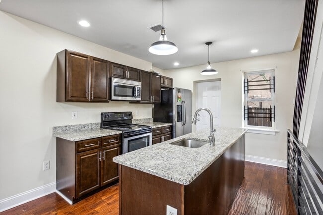 Building Photo - 2003 N Cleveland St