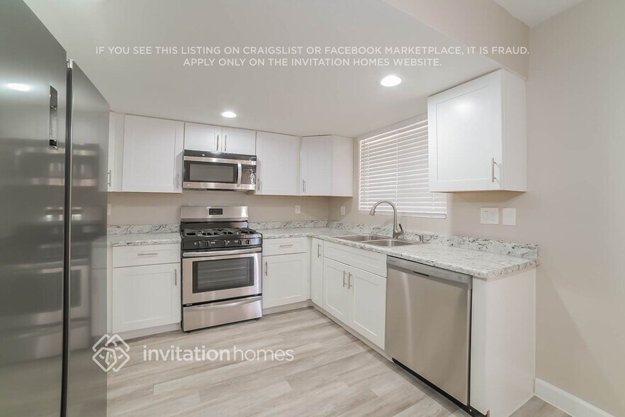 Building Photo - 2925 N 86th Dr