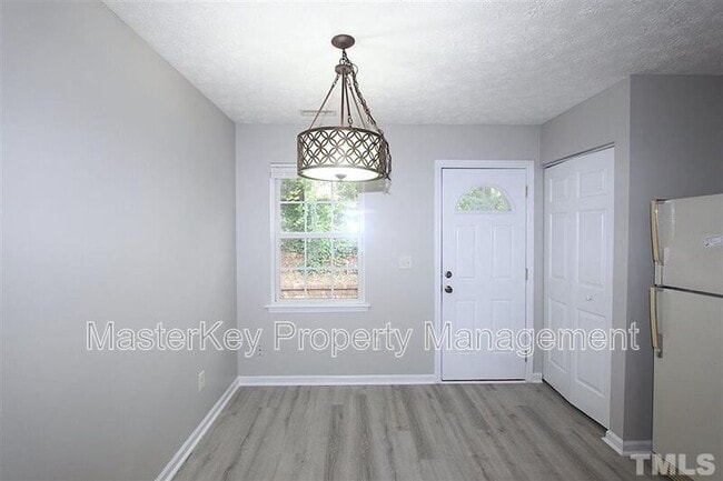 Building Photo - 2204 Springhill Ave