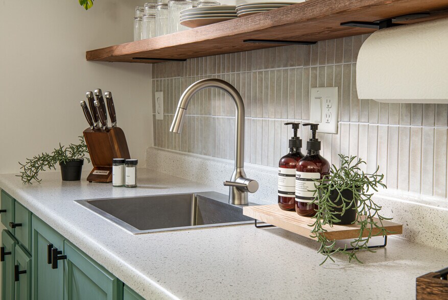 Kitchen - 333 N 400 W