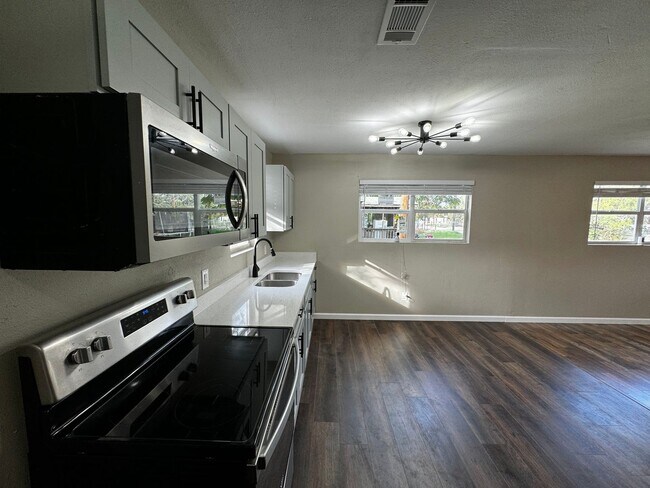 Building Photo - BUENA VISTA