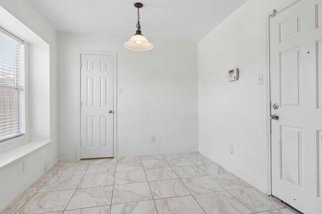 Building Photo - 10418 Iris Lake Ct