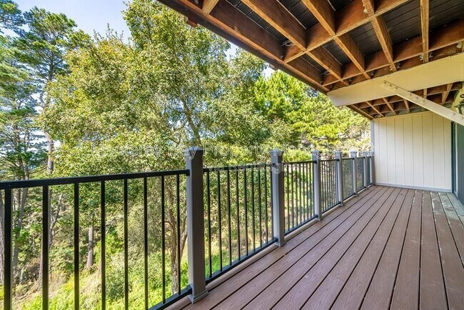 Building Photo - 250 Forest Ridge Rd