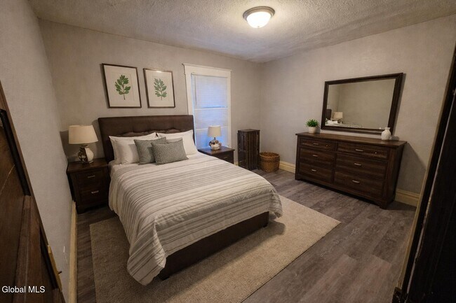 Building Photo - 312 5th Ave