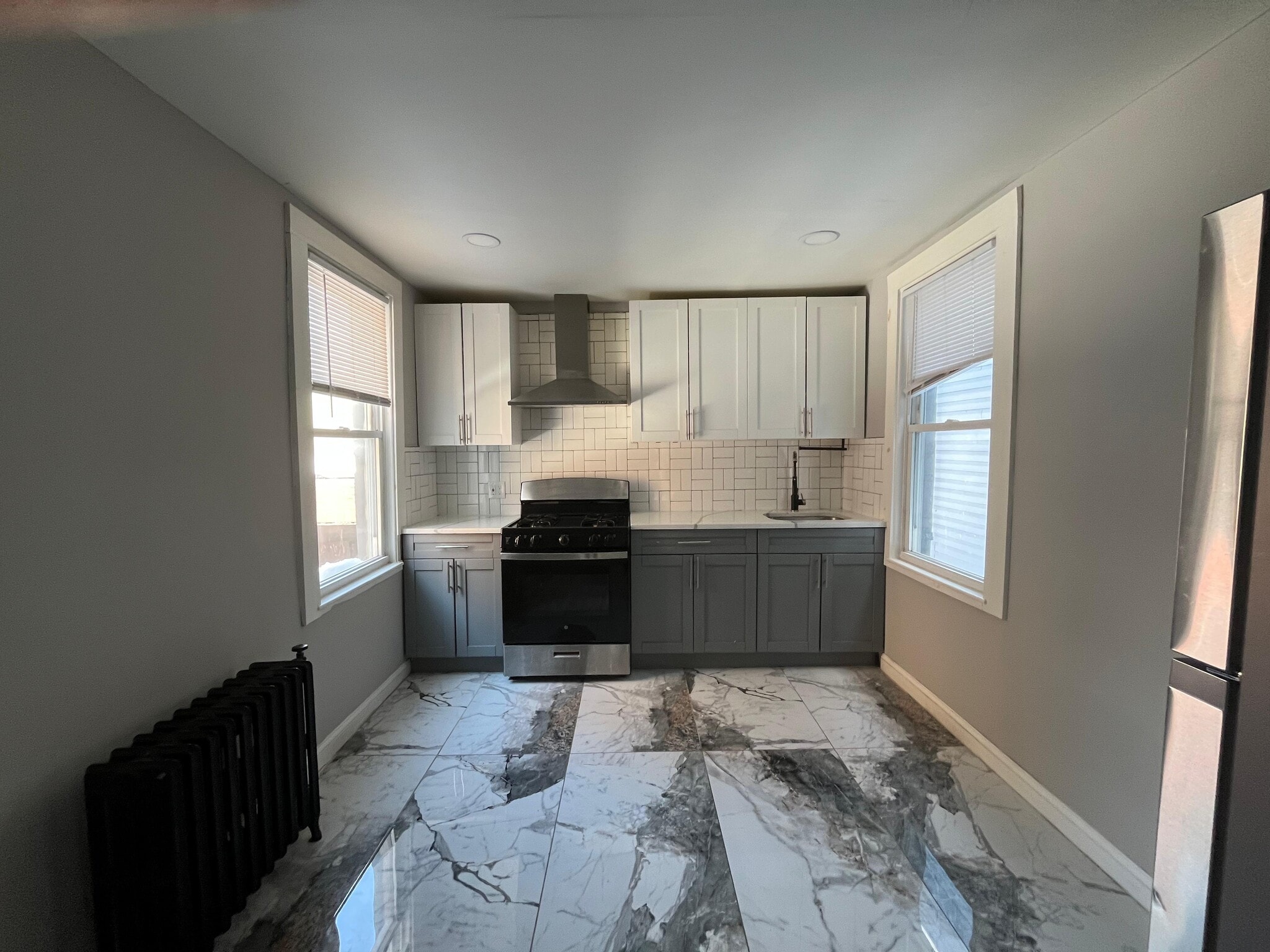 Building Photo - 86 Irving St