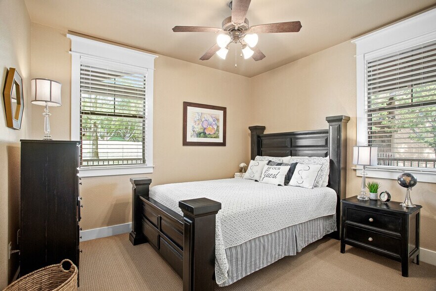 Building Photo - 18016 Edgewood Way