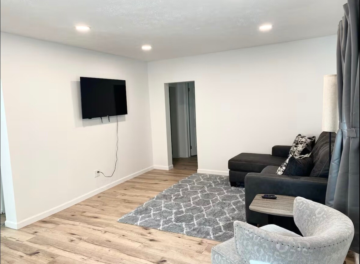 Building Photo - 312 Rosedale Ave