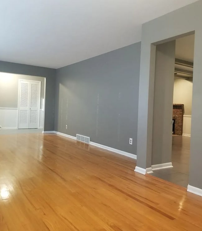 Building Photo - 324 Cumberland Dr