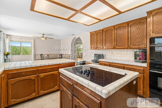 Building Photo - 3 Bedroom 2.5 Bathroom home in Ramona LARG...