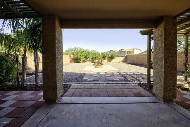 Building Photo - BEAUTIFUL 4 BED 2.5 BATH, OVER 2300SQFT., ...