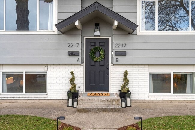 Building Photo - Cozy 2B/1B Unit A I Near Gonzaga/WSU/EWU &...