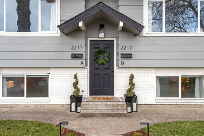 Building Photo - Cozy 2B/1B Unit A I Near Gonzaga/WSU/EWU & 5 Hospitals I Pet Friendly (Furnished)