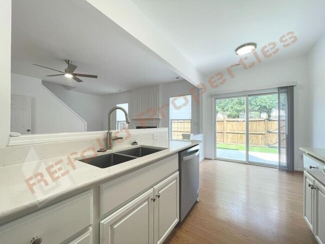 Building Photo - Fresh Paint - Lovely 3 Bedroom, 2.5 Bath T...