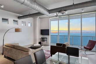 Building Photo - 700 NE 25th St