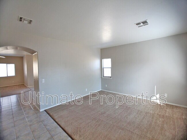 Building Photo - 11808 W Cambridge Ave