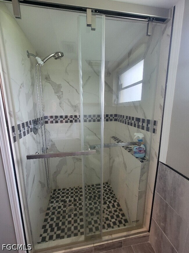 Building Photo - 10 Regency Ct