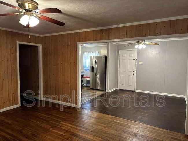 Building Photo - Kingston Rd 906