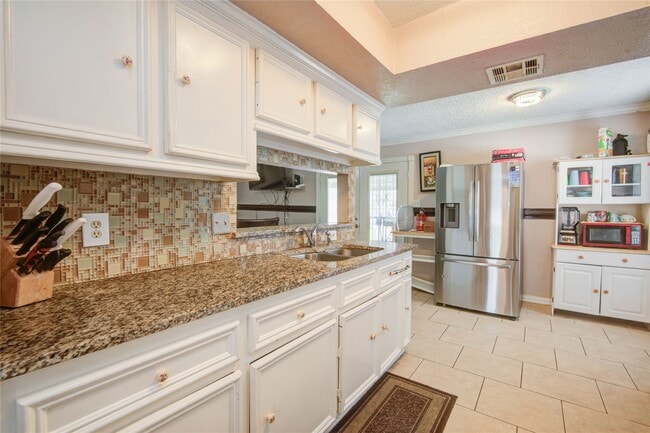 Building Photo - 806 Coolwood Dr