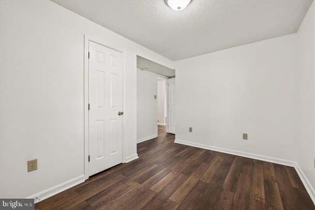 Building Photo - 136 Nightingale Ave