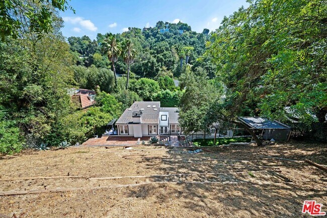 Building Photo - 2563 Hutton Dr